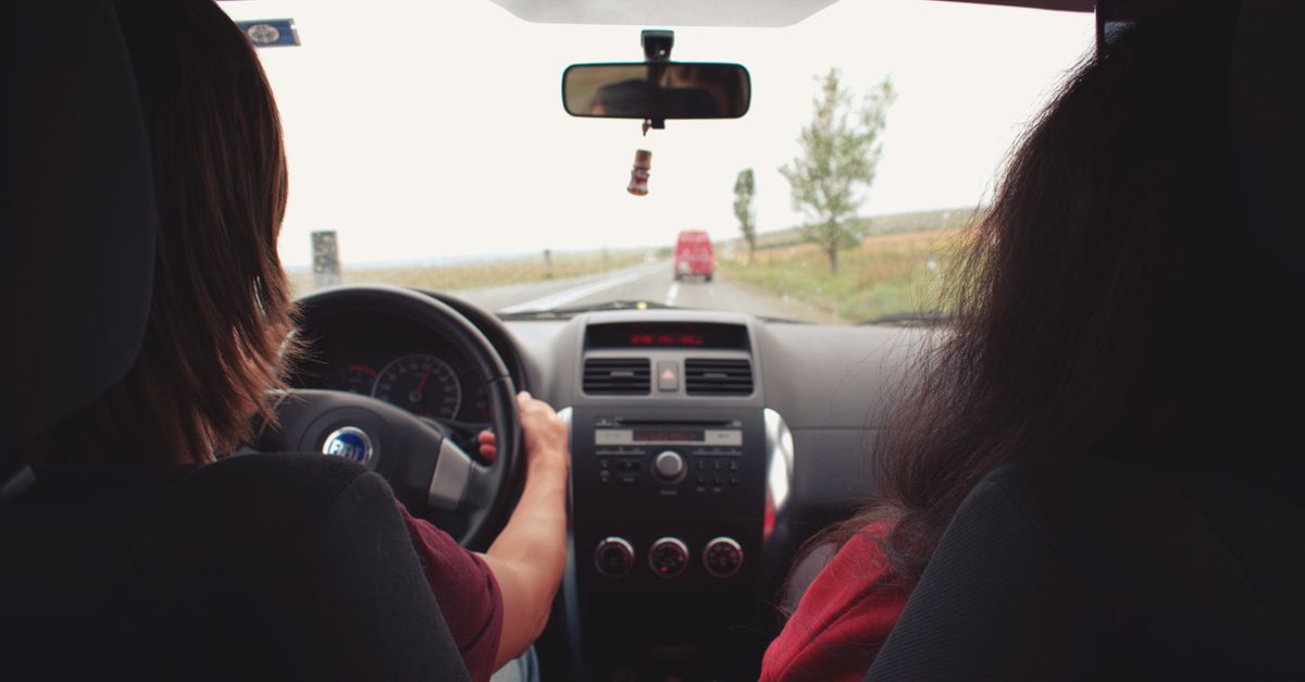 How to Navigate Roundabouts Safely