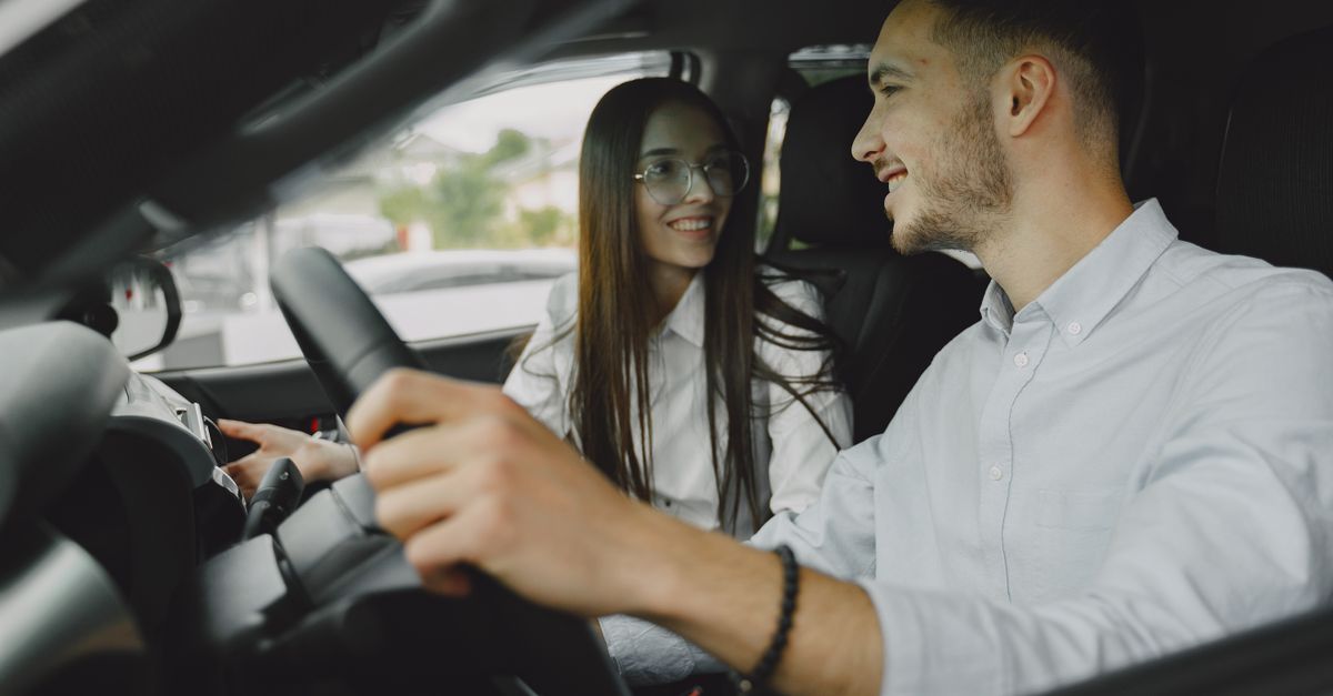 Navigating Challenging Driving Scenarios with Expert Help